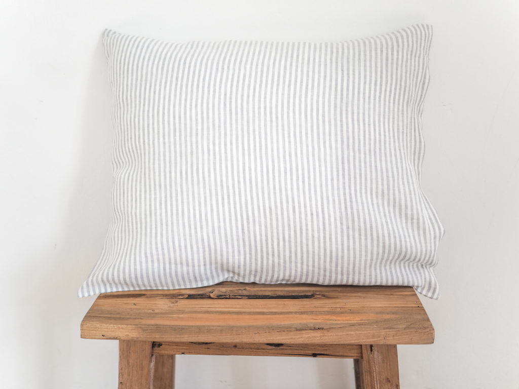 Fundas de almohada con superposición clásica - gray stripes